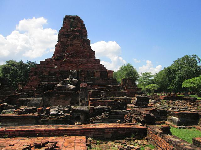 ワット・プラパーイルアンの崩れた寺院