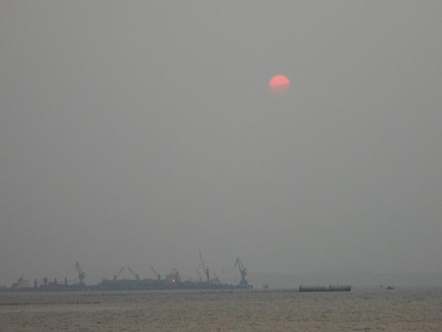 雲に隠れちゃった……