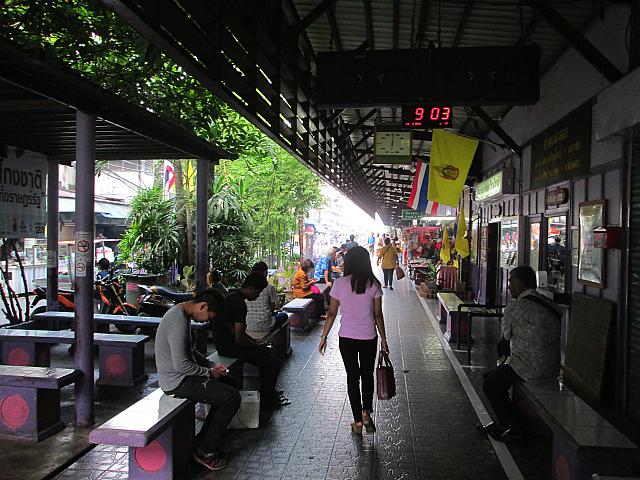 味わいのある駅構内
