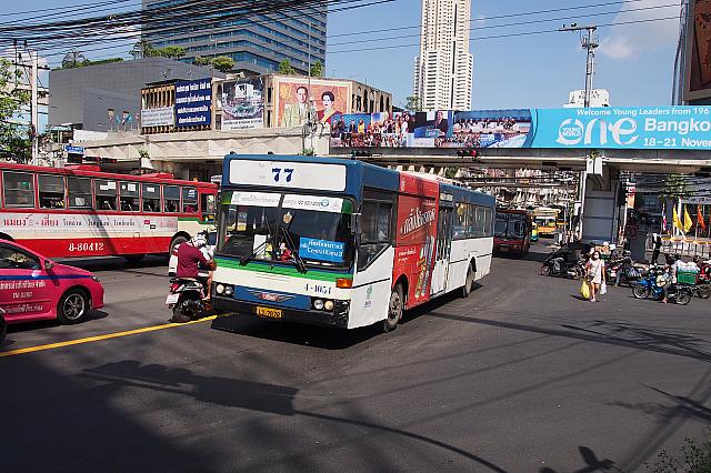車通りが多いので、気を付けて渡りましょう。