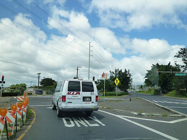 アリゾナ記念館や戦艦ミズーリがあるパールハーバー・ヒストリック・サイトはここを左折。