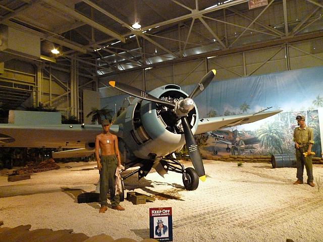 マネキンの衣装（軍服）も凝っています。