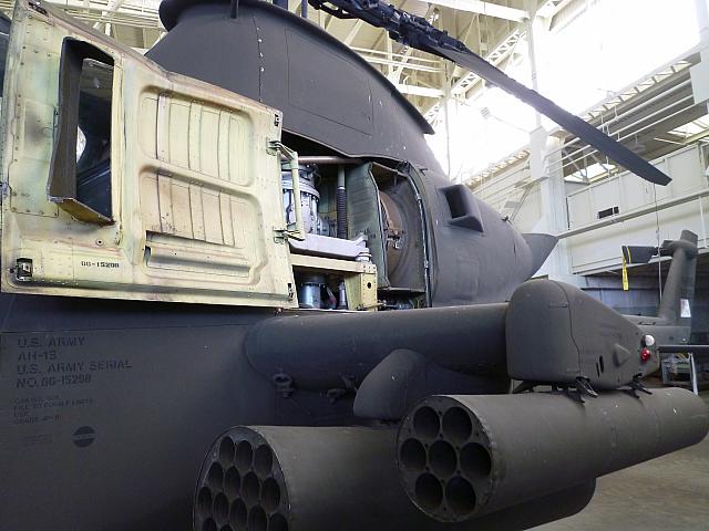 戦闘機にも軍用機にも・・・