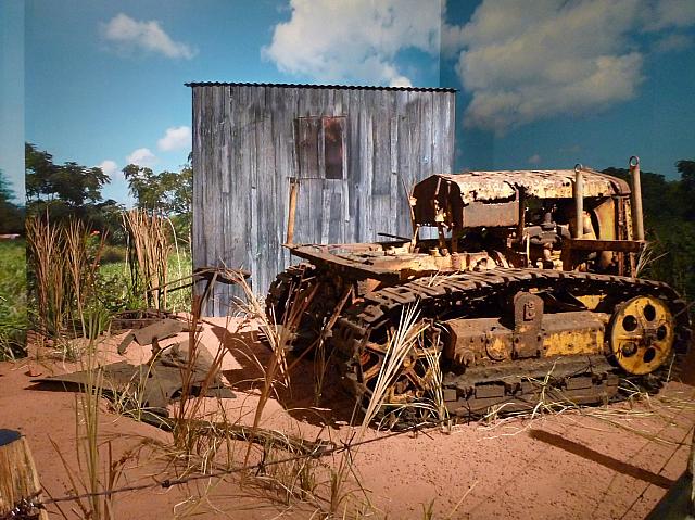 不時着した際の周りの様子を再現。
