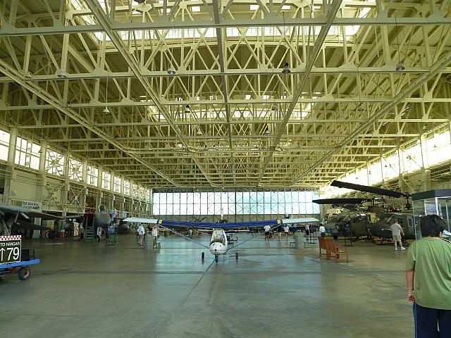 広い！航空機＆戦闘機マニアにはたまらない空間ではないでしょうか？