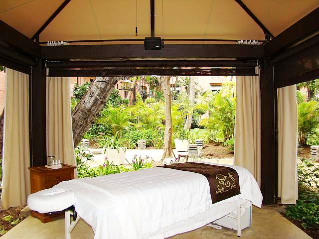 シングルルーム　枕はドーナツ枕です