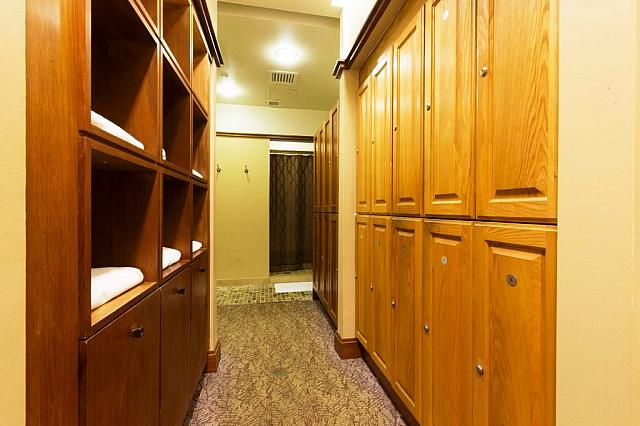 ロッカールームで着替え（写真はアバサ　スパHPより）