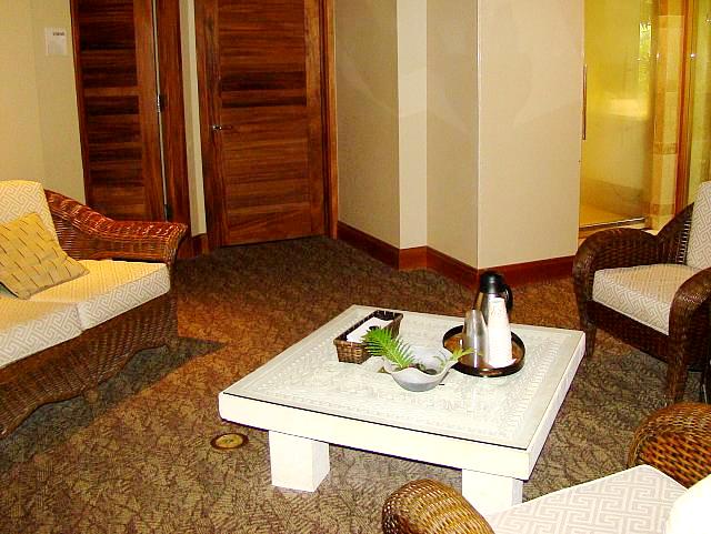 術後はラウンジでお寛ぎ下さい