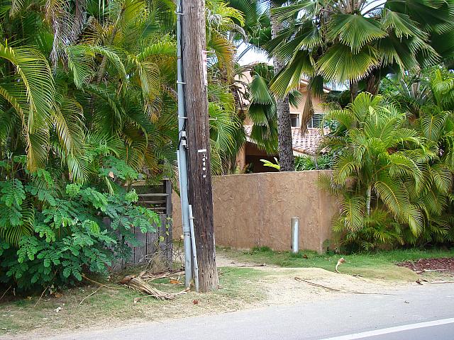 どうやらビーチ通路らしいものが。