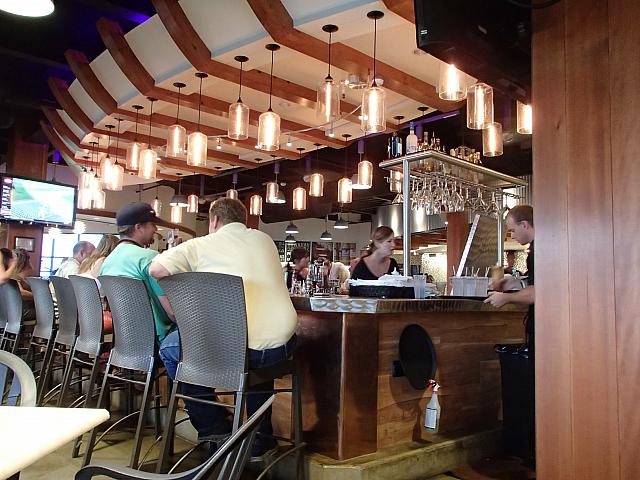 バーもあって大にぎわい