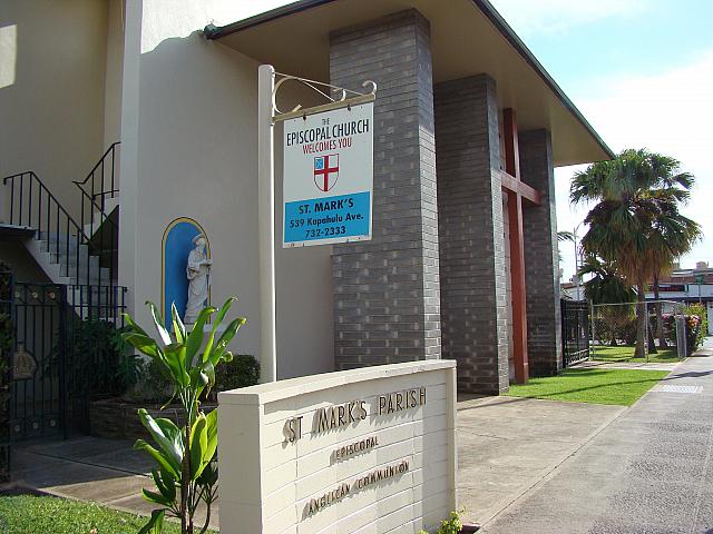 セント・マークス教会の前を通ります。