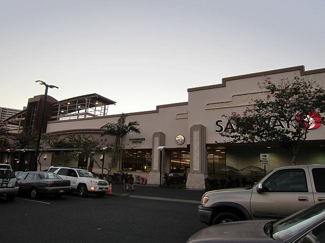 「セーフウェイ」内にもスタバやイートインコーナーあり。