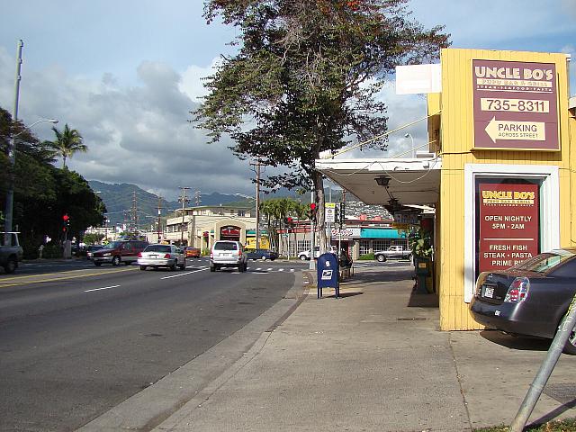 13番バスはこの先のキャンベル・アベニューで右折するので、ココで降りましょう。