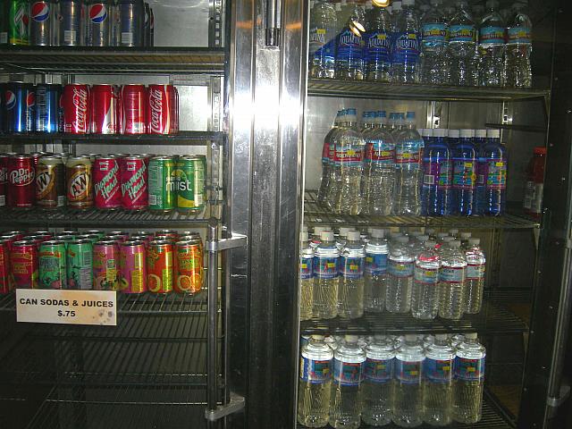 ソーダ類、お水のボトル