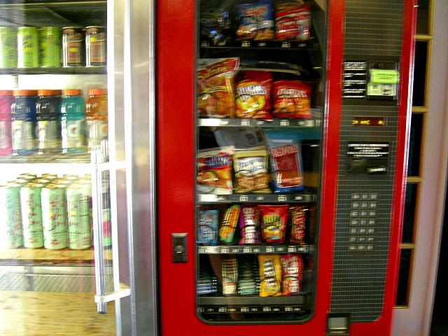 スナックの自動販売機