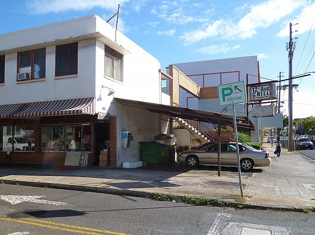 1つめの道を左折したらすぐ。