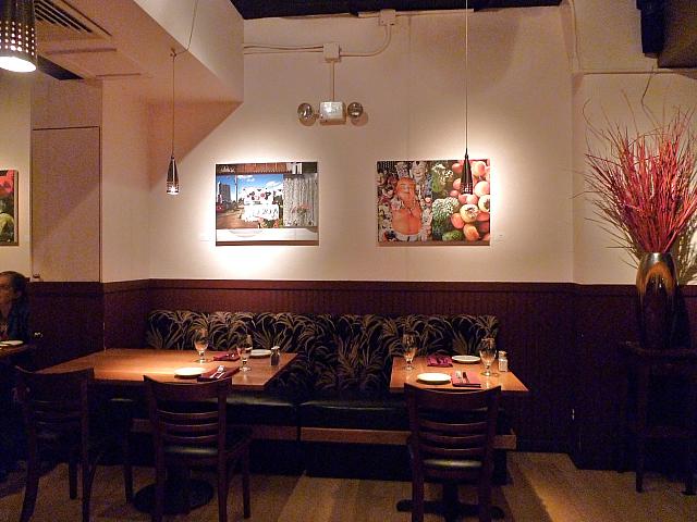 暗めの店内。雰囲気よし！