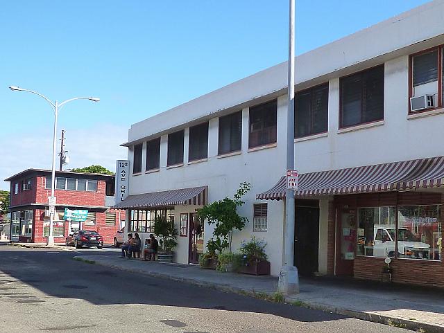 お店の次を右折した先にもコイン式（メーター）パーキングがあります。