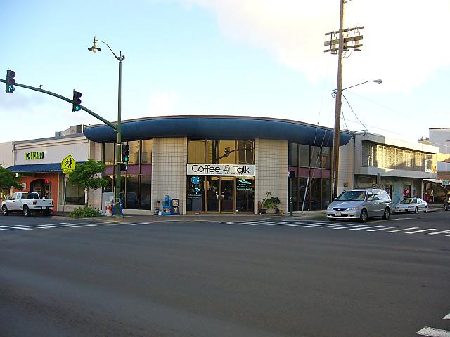 ワイアラエ・アベニューと12thアベニューの交差点。