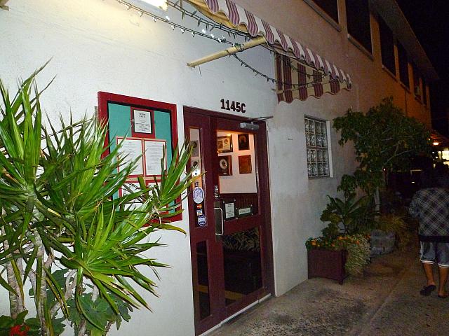 気取ったレストランではありませんが、適度にオシャレしたお客さんが多いです。