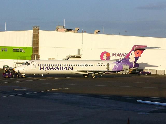 フェスティバルのスポンサー、ハワイアン航空。