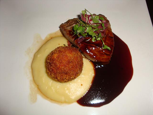 アンガスフィレ牛のグリル $47