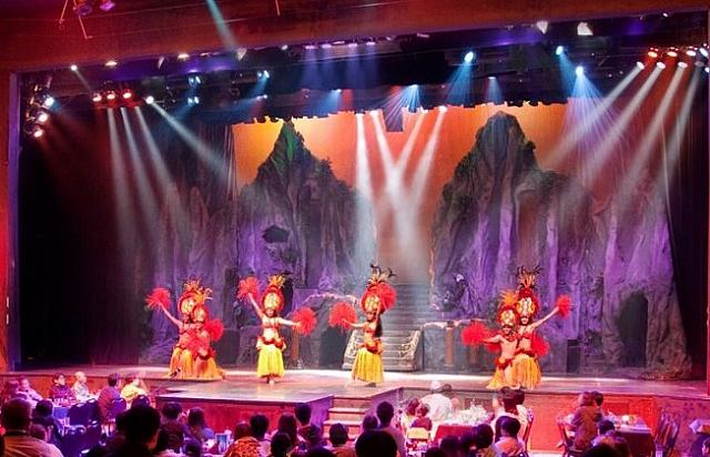 ショー開演は19時頃