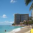 ロイヤル・ハワイアン・ホテルとモアナ・サーフライダー・ホテル前のビーチ。