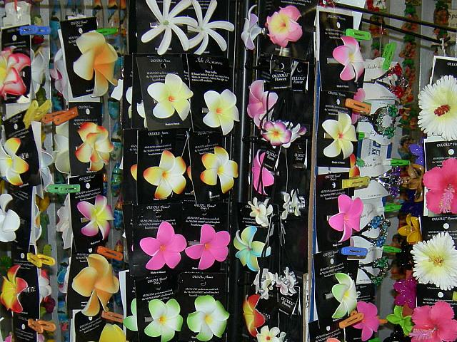 髪飾りのお花たち。キュートなものから、ドンくさいものまで（笑）