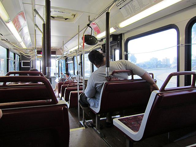 ナビが乗車したのは日曜日なので、平日午後お約束の渋滞とは無縁でした