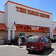 ホームセンターの全米最大手「ホームデポ」、こちらはダウンタウンからホノルル空港方面へ向かう途中のイヴィレイ地区にあるホノルル店。