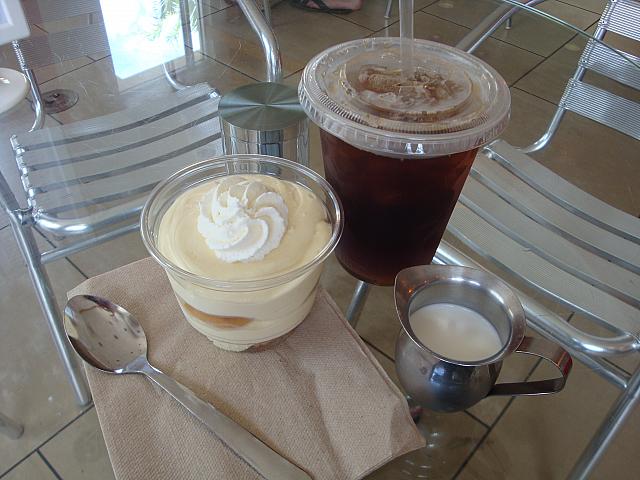ハワイで飲むアイスコーヒーは格別。