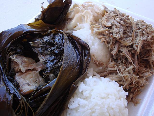 ティリーフ＆タロ芋の葉で包まれた蒸し焼きのラウラウ