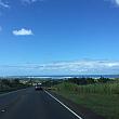ノースショア方面へのこの道路風景を目にすると、「ハワイに来たーっ！」実感がわくハワイリピーターが多いとも言いますが・・・ナビのように在住○○年になっても、実はこの光景、なんだか懐かしい。そう。ノースには古き良き時代のハワイがまだまだ残っているんです。