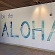 ここ数年、ウォールアート流行りのハワイ。普通の壁に、または工事中の壁に。こちらはワイキキ、ロイヤル・ハワイアン・センターC館。1階から3階の壁にはカイルア在住アーティストのリアナ・ウォルフさんの3つの異なる視点から描かれた海のウォールアートが。