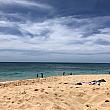 ここはノースショアのサーフポイントでもあり、人気観光スポットでもあるサンセット・ビーチ。オアフ島で最も長く砂浜が続くビーチのひとつです。