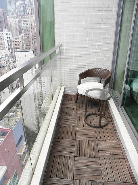 香港のホテルでは珍しいバルコニー