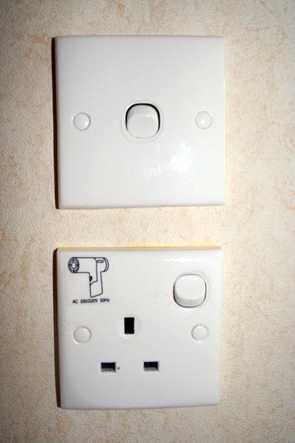 ヘア・ドライヤー用の電気差込口