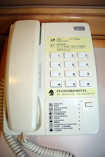 電話。かけ方の案内が細かく書いてあります。
