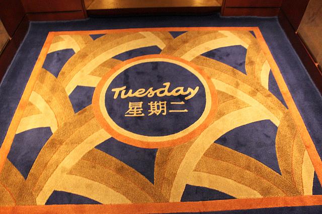 エレベーター内は毎日交換！