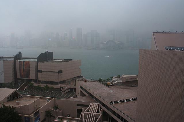 奥に香港島が見えます
