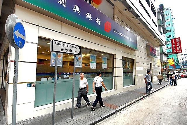 3. ３番目の通り“長沙街（Chang Sha St）”を右へ。左側の２つ目の建物がホテルです。