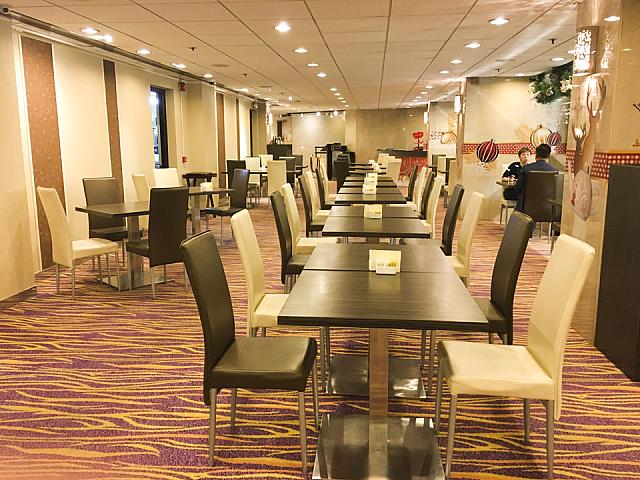 Mezz店内