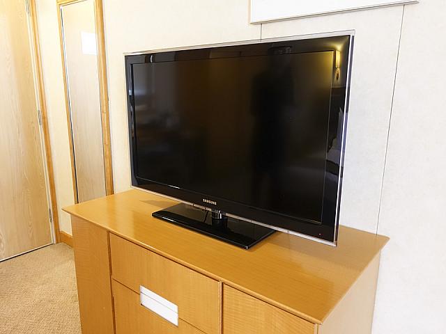 テレビも大型画面に