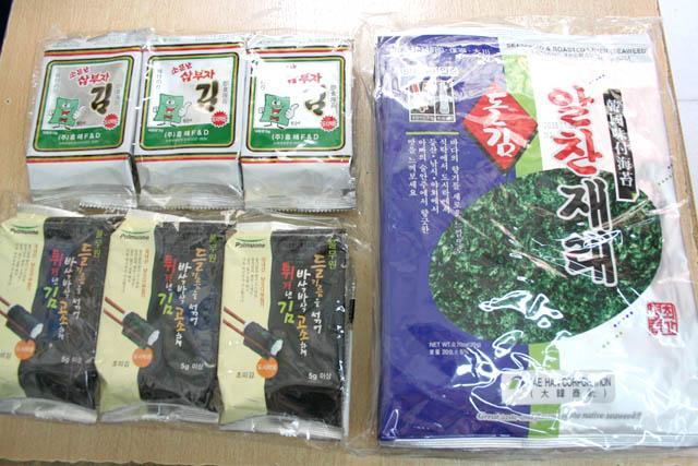 続いて韓国のり人気ベスト３は、こうなっています！<br>NO.1　写真右、大判のり　HK$55<BR>NO.2　写真左上　　　　　HK$14 <BR>NO.3　写真左下　　　　　HK$15 