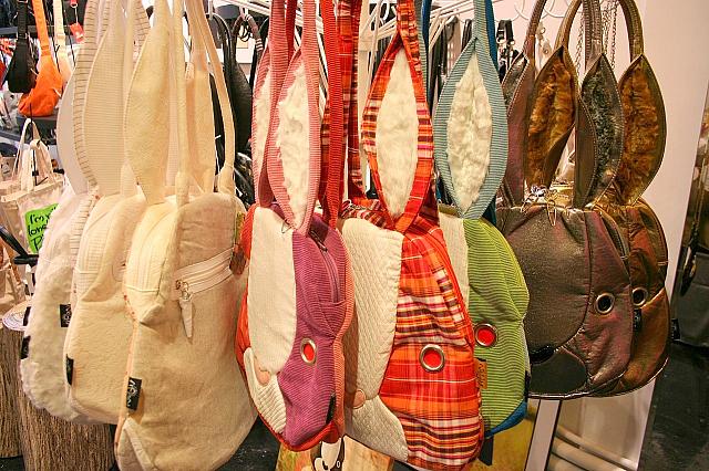 同じシェイプでも、違う色合いでイメージも違ってきます