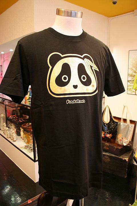 このとぼけたパンダキャラTなら、男性が着てもおもしろかわいい