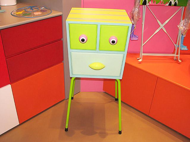 キャビネット　HK$1980<br>
Major wood cabinet 
