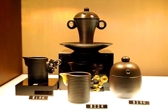 こんな食器が手に入ったら、キッチンやテーブルもおしゃれにしたくなりそうですね。