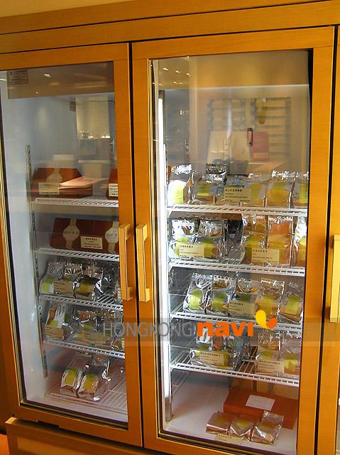 福茗堂ではこのように茶葉も冷蔵庫に入って大事に保管されています